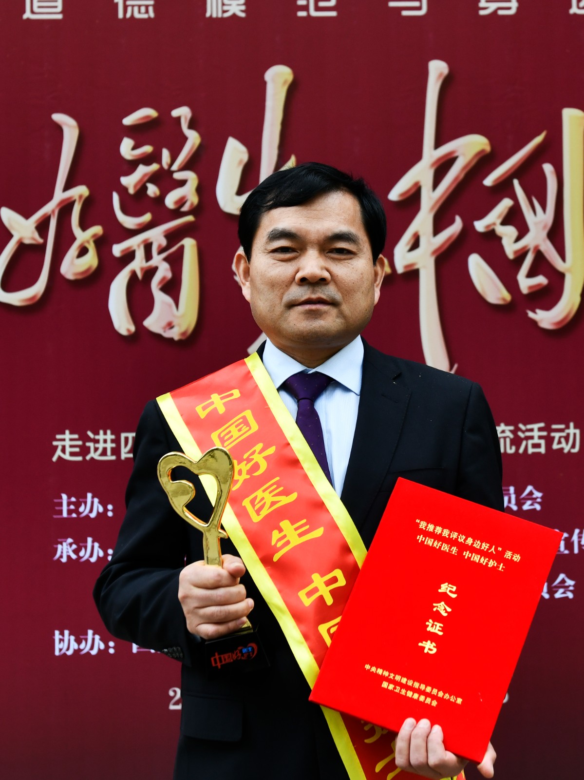 "医"如既往 初心不忘③丨高延征:巧手打开"折叠"人生 圆患者直立之梦