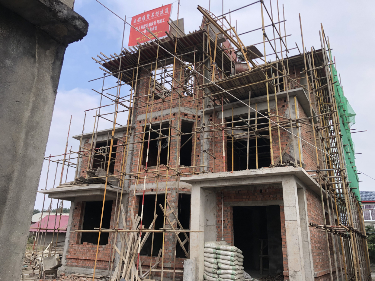 内江三层漂亮大气乡村自建房别墅施工,老乡都跑来要图纸