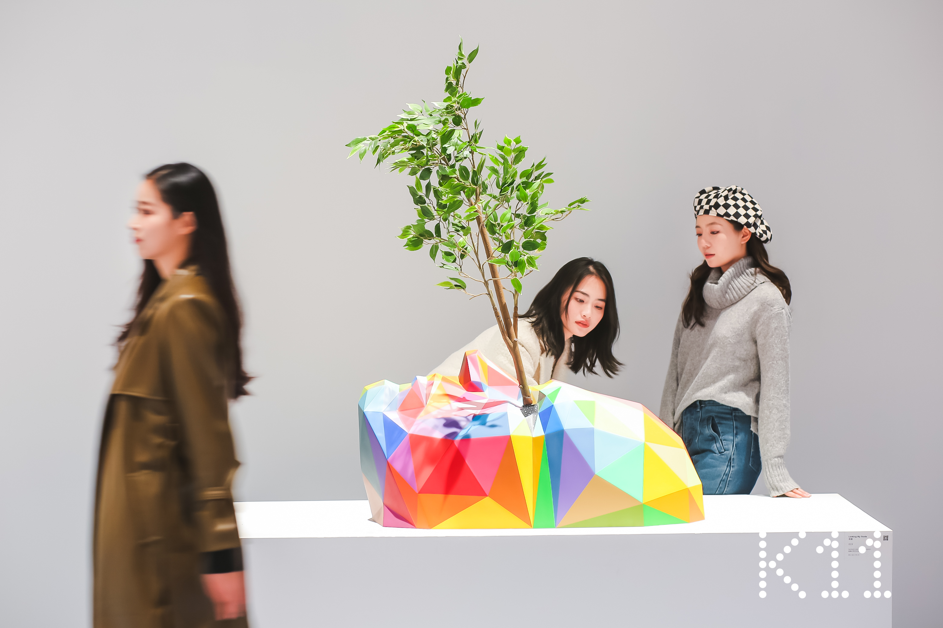 武汉 k11 开启"卡奥斯狂想"色彩几何之旅