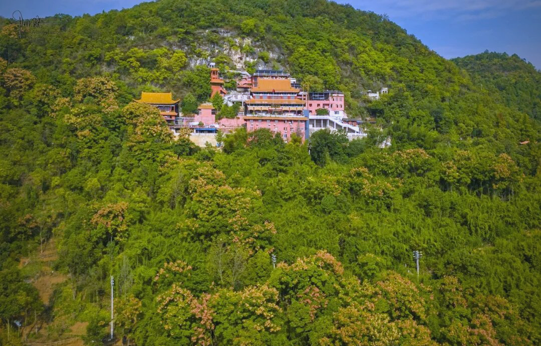 铜仁古城的文化瑰宝:回龙寺与文笔洞的珍贵遗产