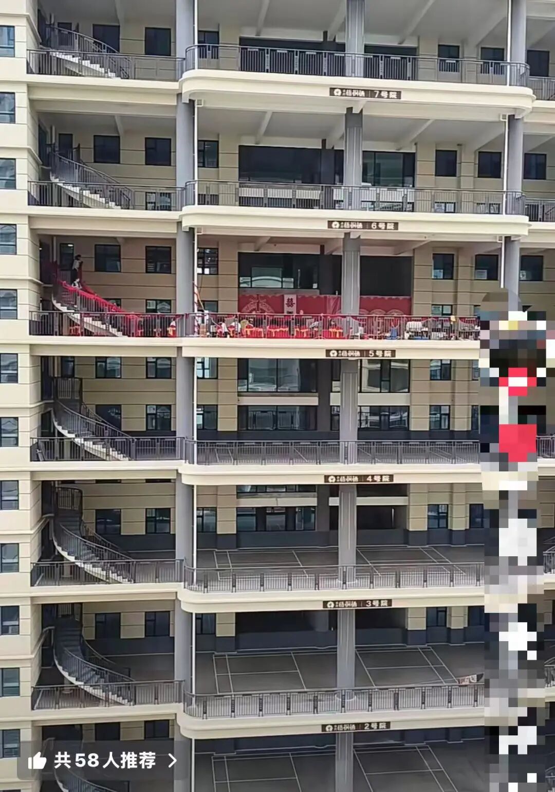 某小区楼栋每隔两层配有超300平“空中花园”，8户公用均为赠送面积？