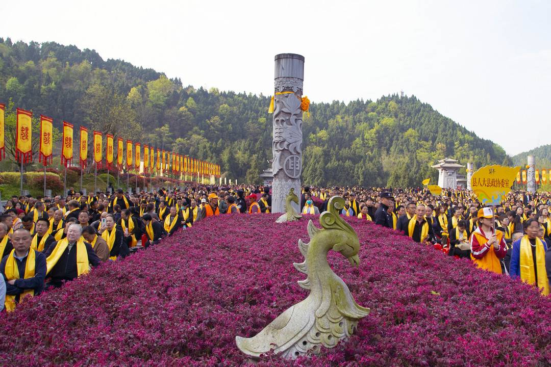 诞辰日拜谒华夏之母嫘祖 海内外华人到四川盐亭寻"根"