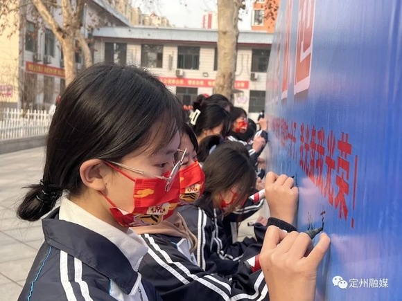 定州实验中学在餐桌上,上了开学第一课!