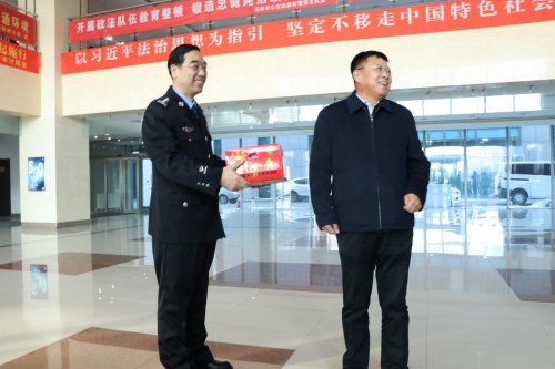 铁岭凡河新区管委会主要领导看望慰问新城分局全体民辅警