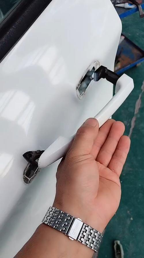 门把手的拆卸方法是什么?