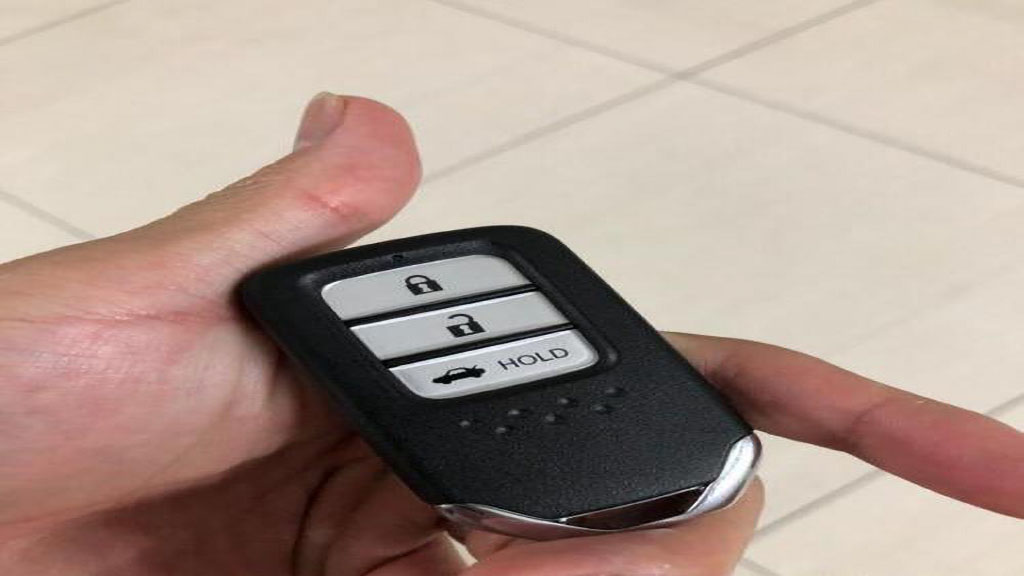 7代雅阁车钥匙电池型号