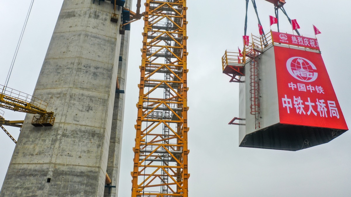 世界最大跨度三塔斜拉桥——巢马城际铁路马鞍山长江公铁大桥3号主塔