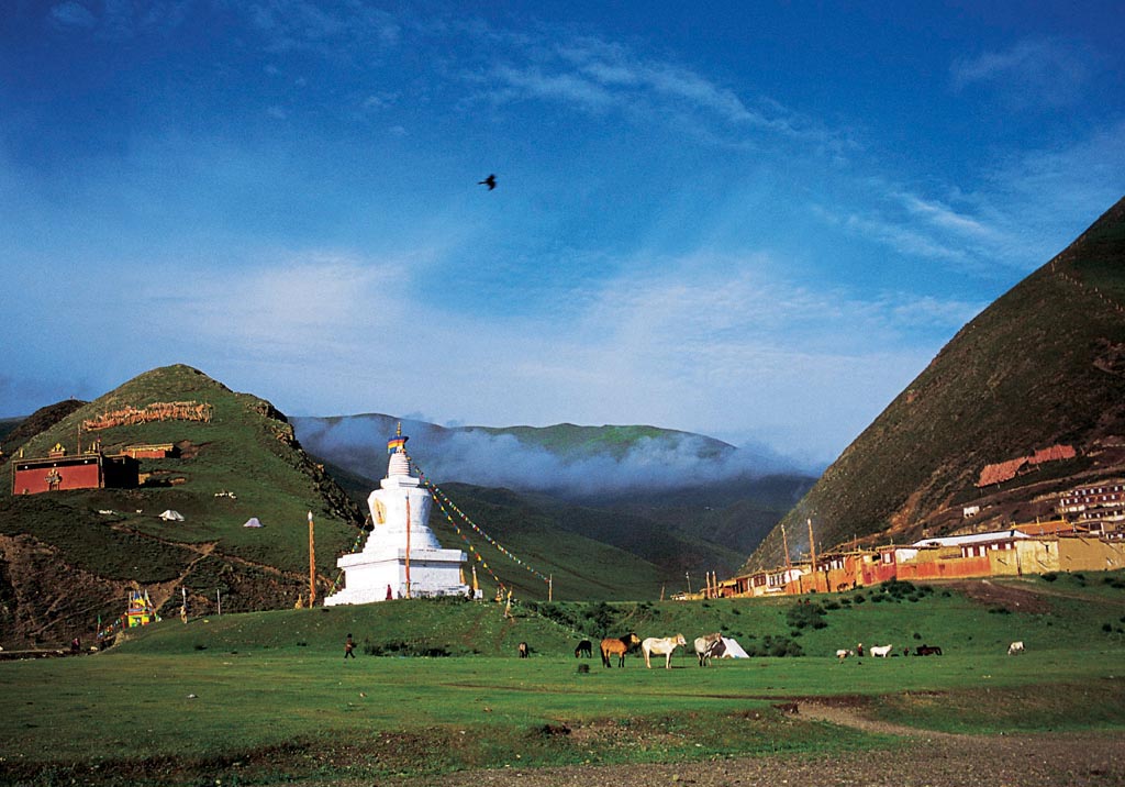 甘孜德格阿须草原,一处可以与壮景"人山人海"告别的地方
