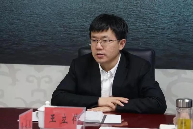 区长王立伟召开专题会议研究北环公交枢纽相关事宜