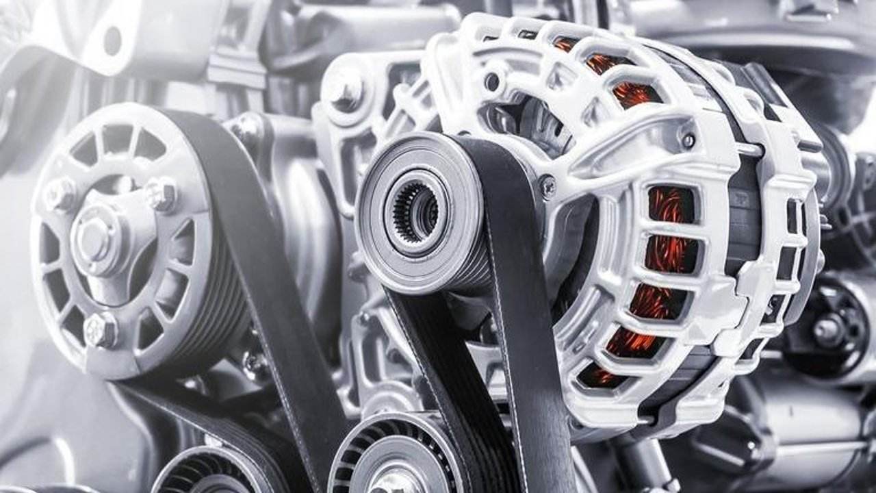 车子怠速时发动机皮带转轮有响声?