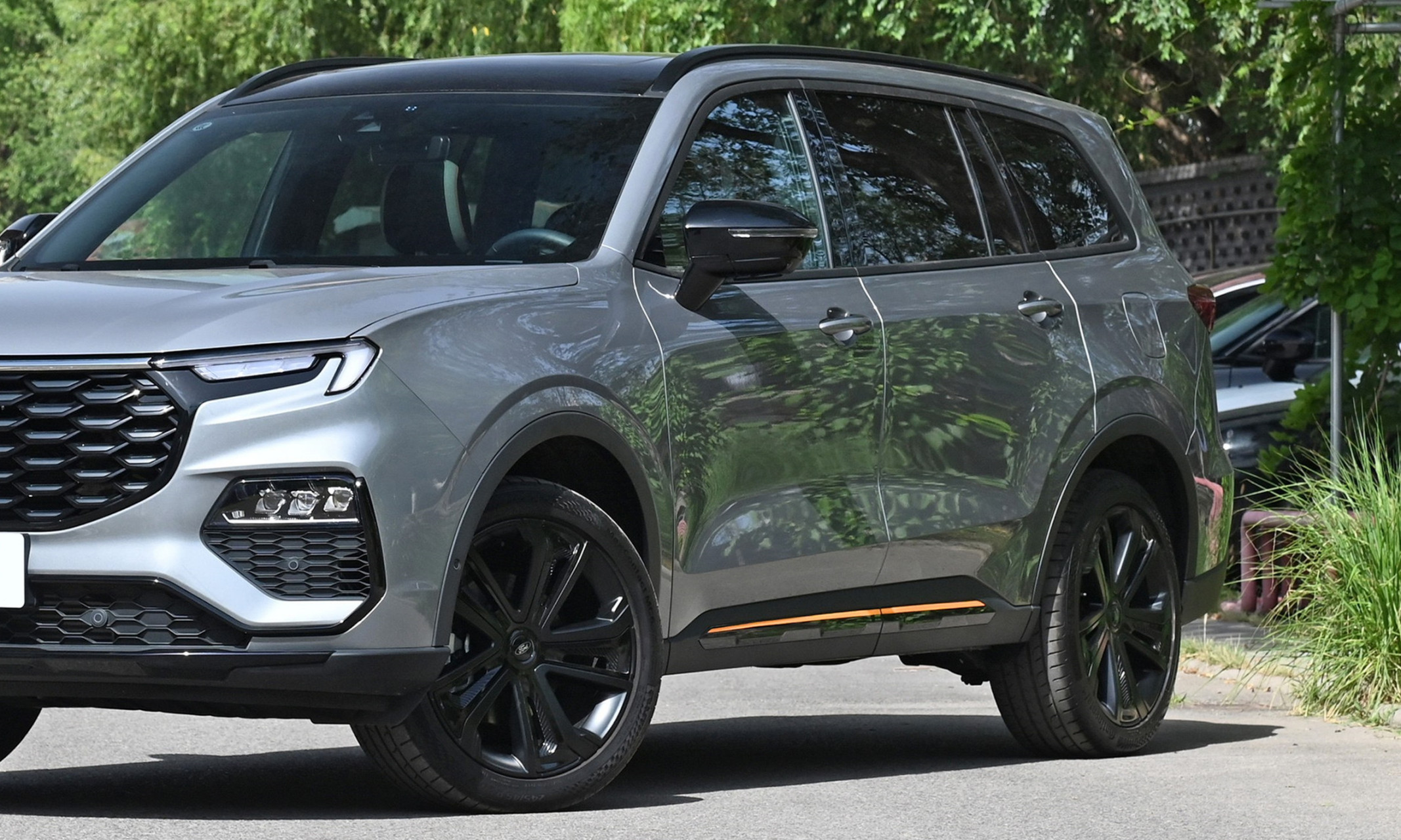 江铃福特领裕作为一款中大型suv,售价亲民,提供多种座椅布局选择,空间