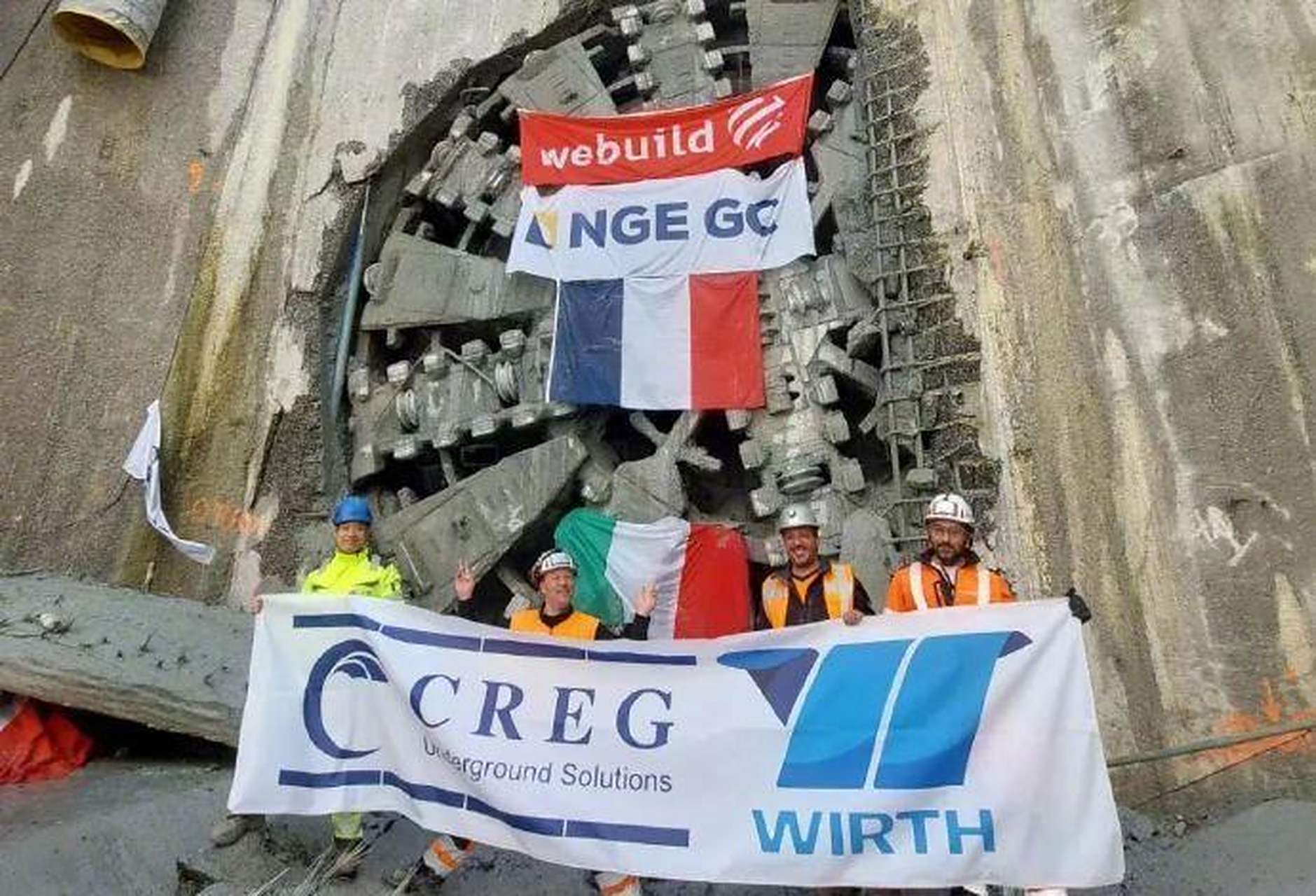 【#法国巴黎地铁16号线2标盾构区间贯通#】4月28日,由中国中铁工业旗