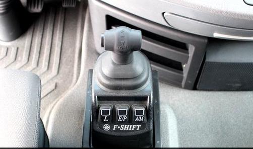 2019年欧曼510马力十六速变速箱加减档怎么操作?