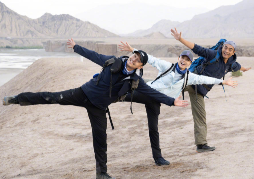 胡歌,刘涛,陈龙录制《一路前行》,晒合照梦回《琅琊榜》