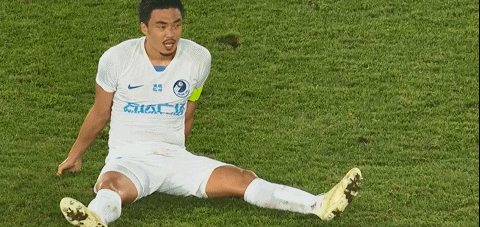 贝尼特斯盛赞大连人36岁老将 赵旭日终场哨响后一幕令人动容