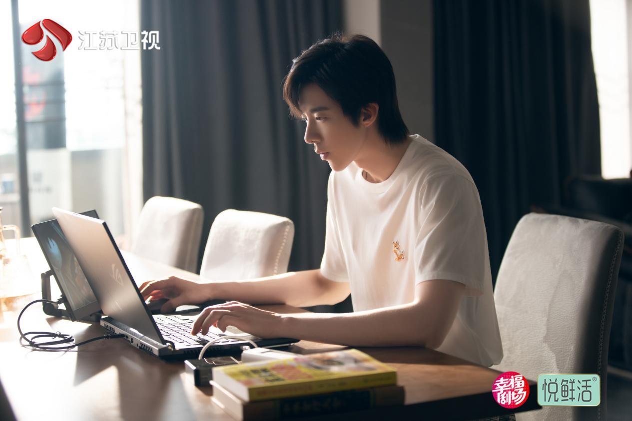 刘宇宁:《做自己的光》与刘涛搭档很紧张丨角色