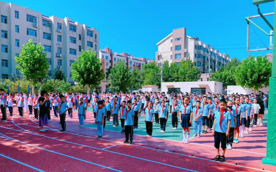 奎文区樱园小学举行"筑梦新学期,一起向未来"秋季开学典礼