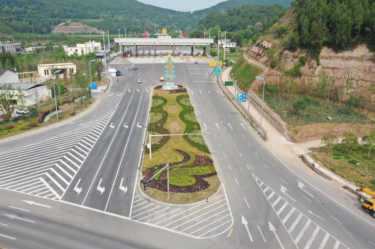 让城市颜值与气质兼具盐亭县扎实开展城乡环境综合提质三年行动