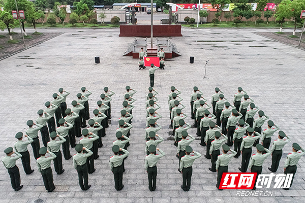 湖南省武警总队许军图片