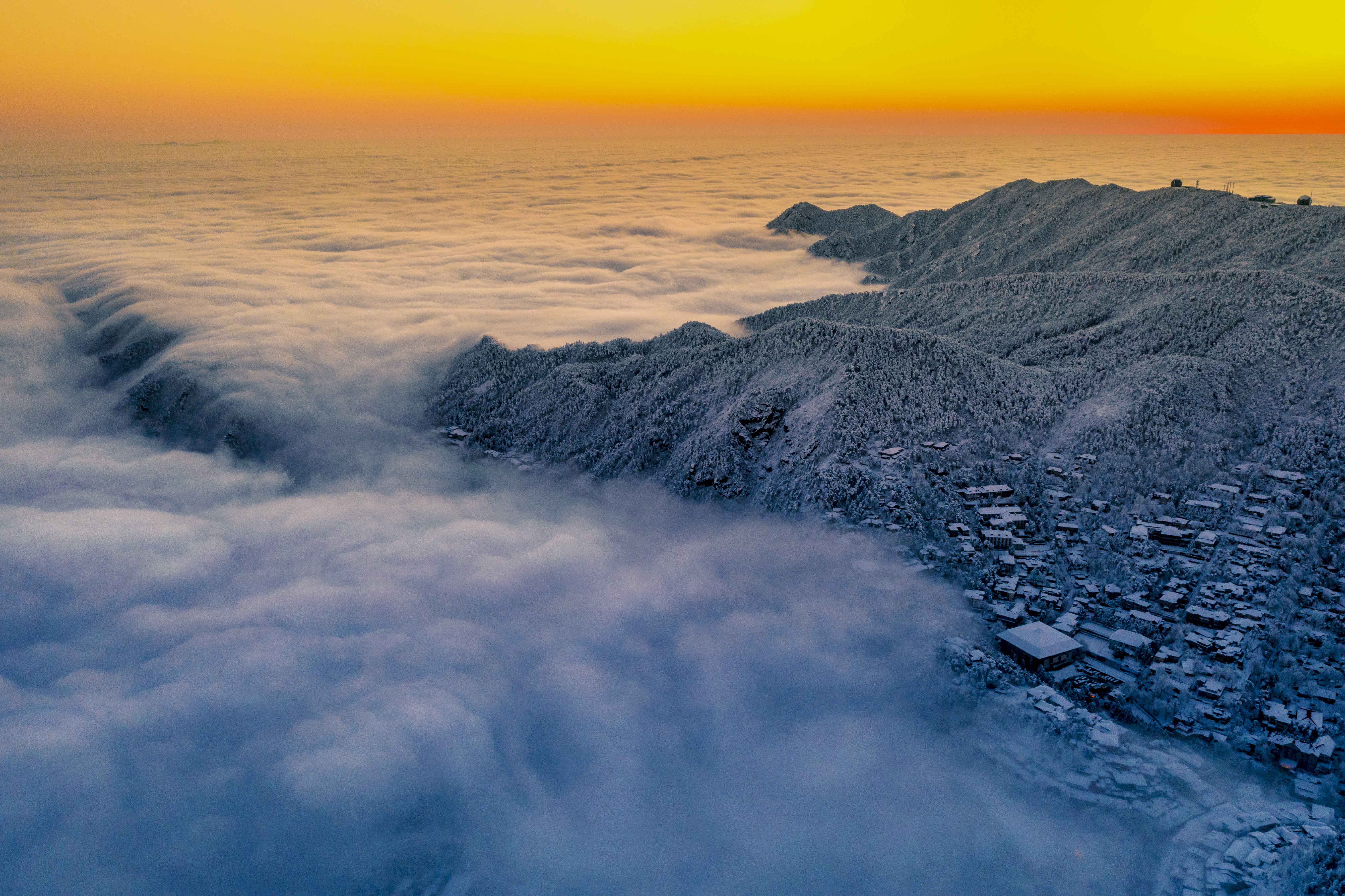 诗词里的遗产:庐山天下悠 云海入画来