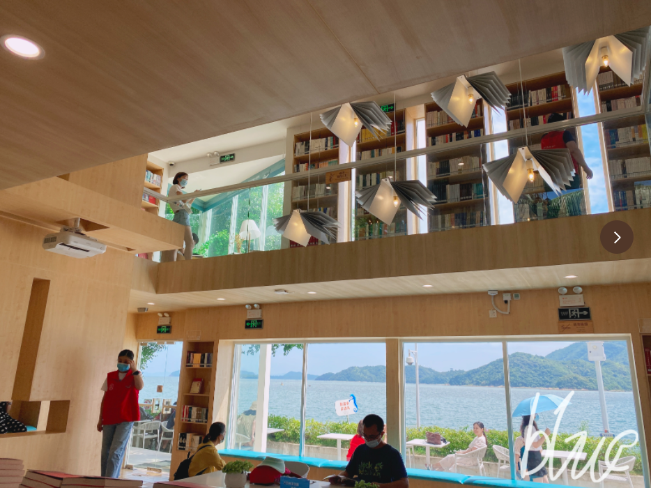 打卡深圳灯塔图书馆~ 它就是面朝大海却不只有大海