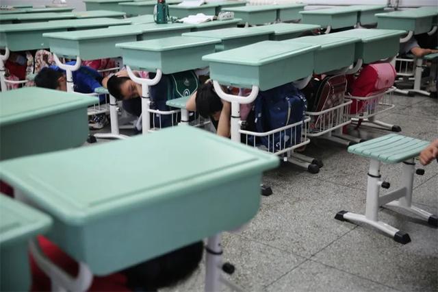 西安市雁塔区翠华路小学开展安全疏散演练活动