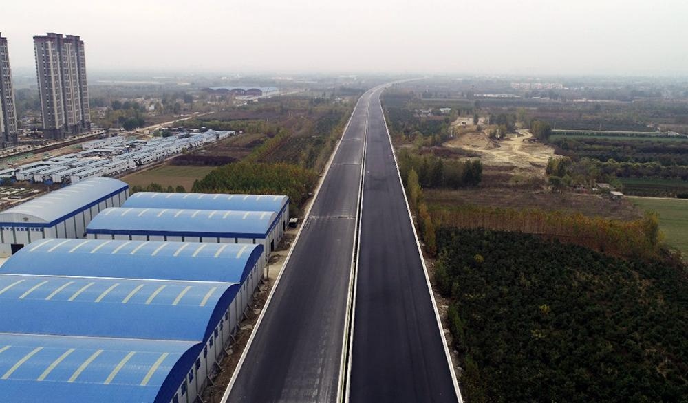 青兰高速公路莱泰段改扩建工程实现双向八车道贯通