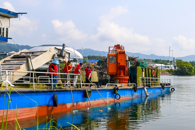 淳安:湖面垃圾打捞不"打烊"