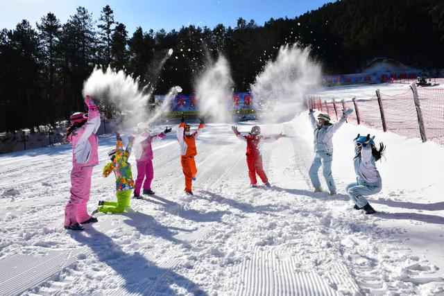 岳西大别山滑雪图片