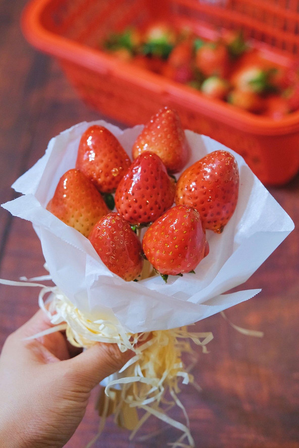 这样做冰糖草莓葫芦,比饭店做的好吃百倍,做法超简单