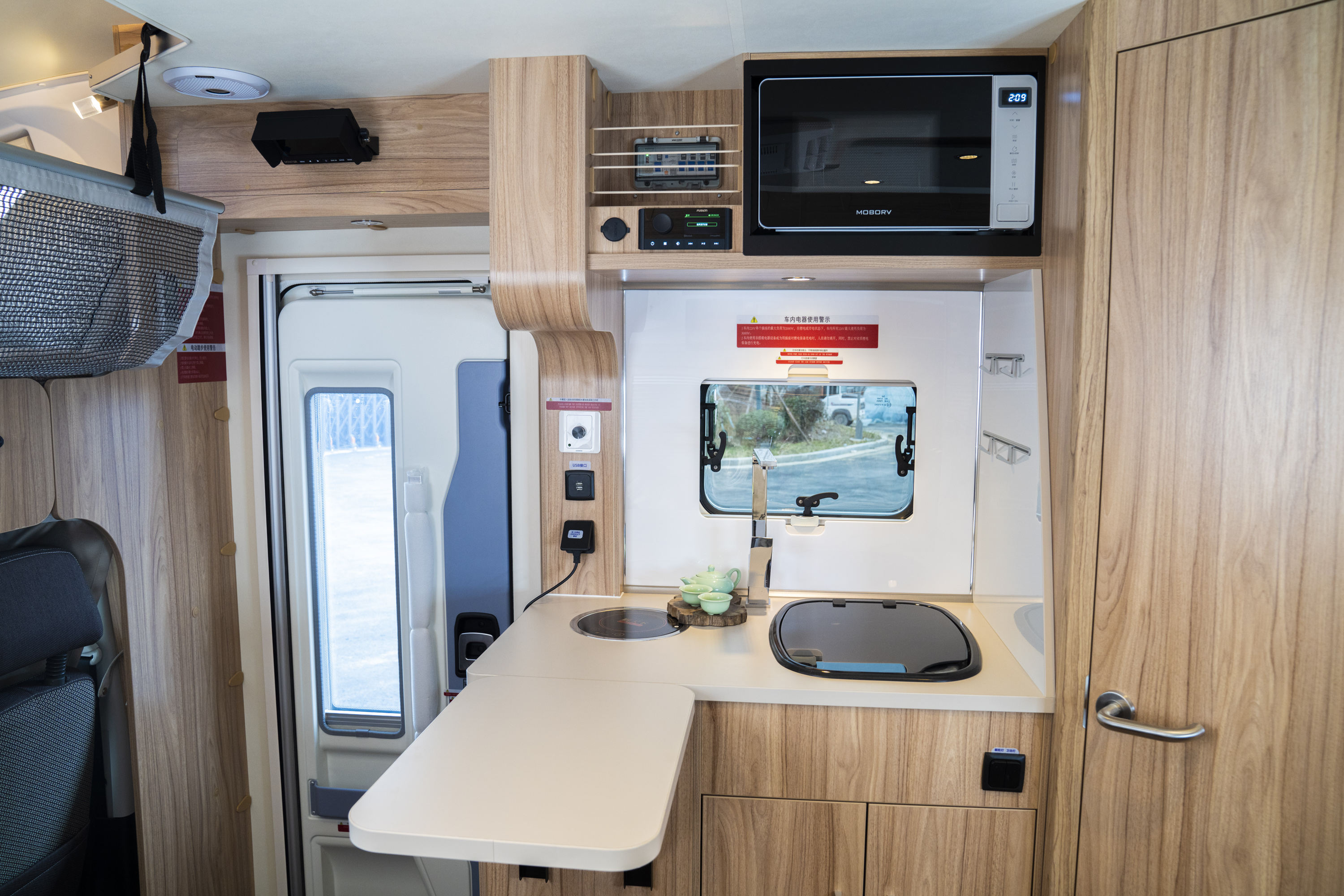 4月13日洛阳房车展——隆翠c618旗舰版双拓展,一路伴您同行!