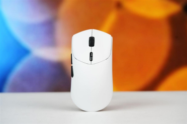 双8K没同源5G抗干扰！雷柏VT7 Ultra星闪版鼠标评测：大手玩家的电竞新选择