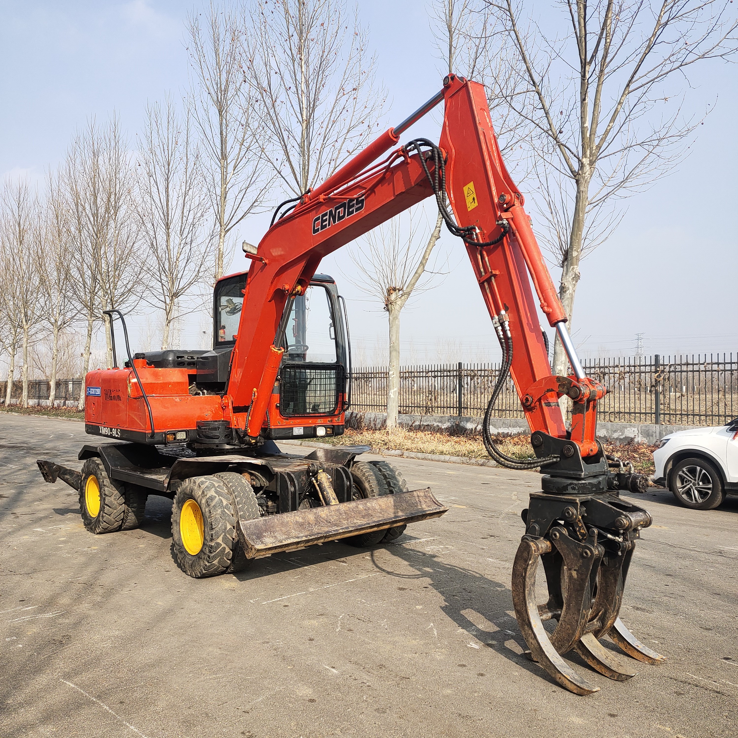 个人一手抓木机 钩机 转转机 旋转装载机 抓包机抓木机哪个牌子好