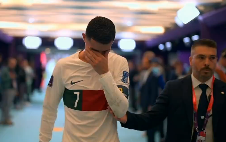 心疼 心酸!c罗告别世界杯,哭着离场,他再也没有机会赶超梅西了