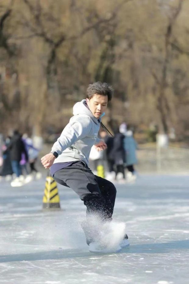 北大未名湖冰场今日开放