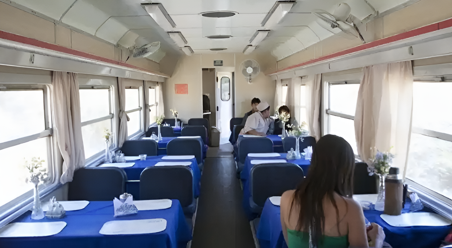 餐车一般在火车的哪个车厢?