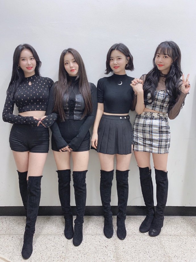 brave girls韩国女团逆袭神话!神曲《rollin》称霸1位