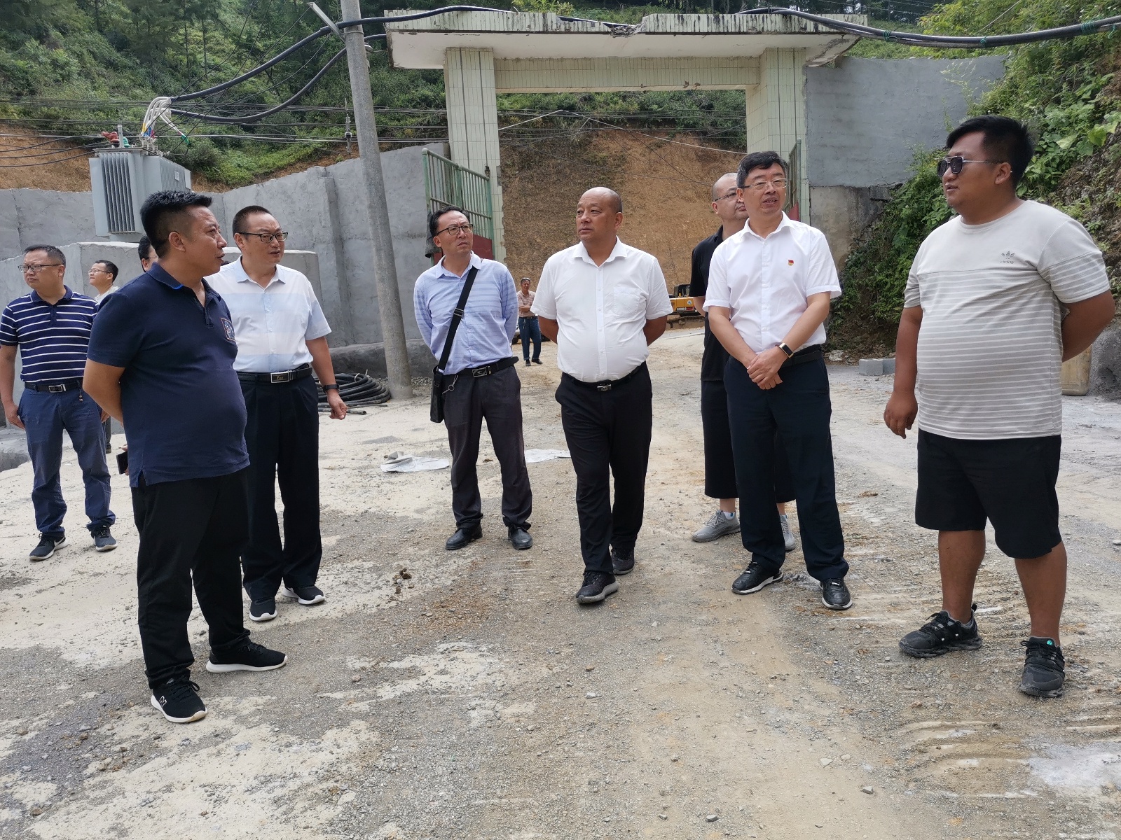 雷波县委副书记苦卫东带队持续开展突出生态环境问题整改督查