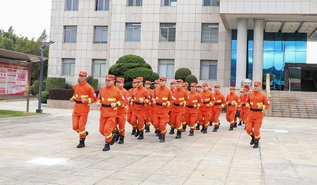 福建省森林消防总队组织开展2024年野外驻训暨一季度首长机关训练