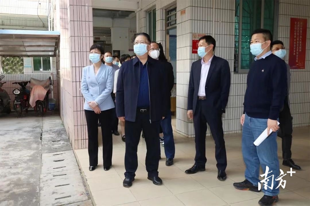 省教育厅二级巡视员朱俊文一行来阳职开展教育高质量发展专题调研