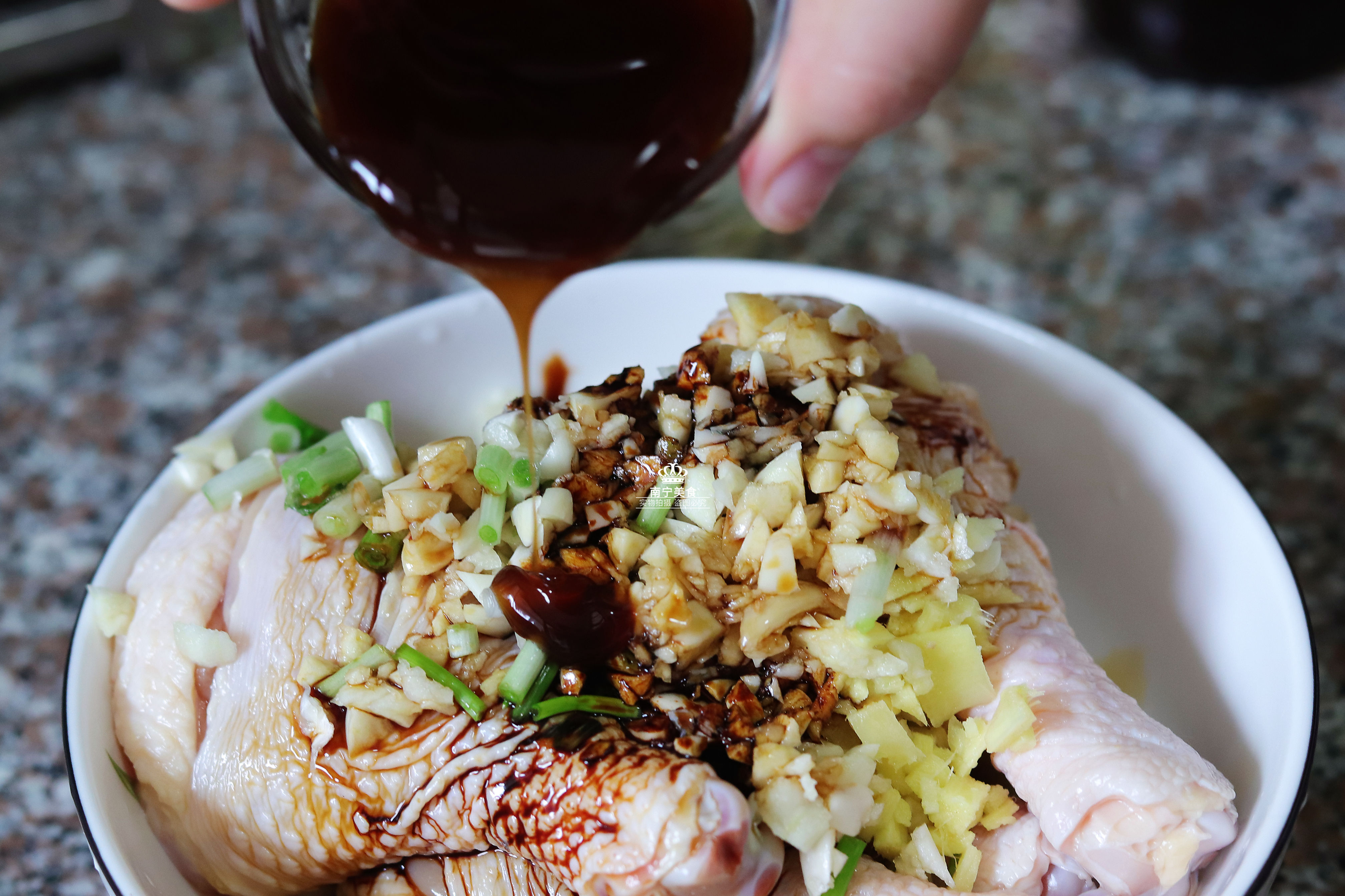 电饭煲烧鸡腿,厨房小白也能轻松做,鲜香入味,做法简单又解馋