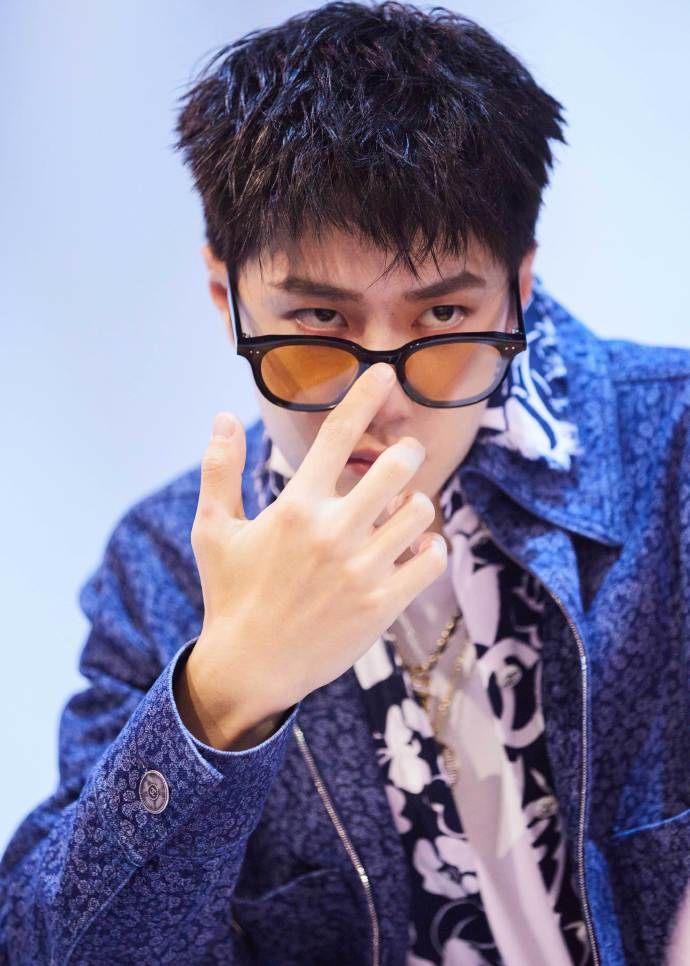 yibo-official释出"压箱底"的花絮照"