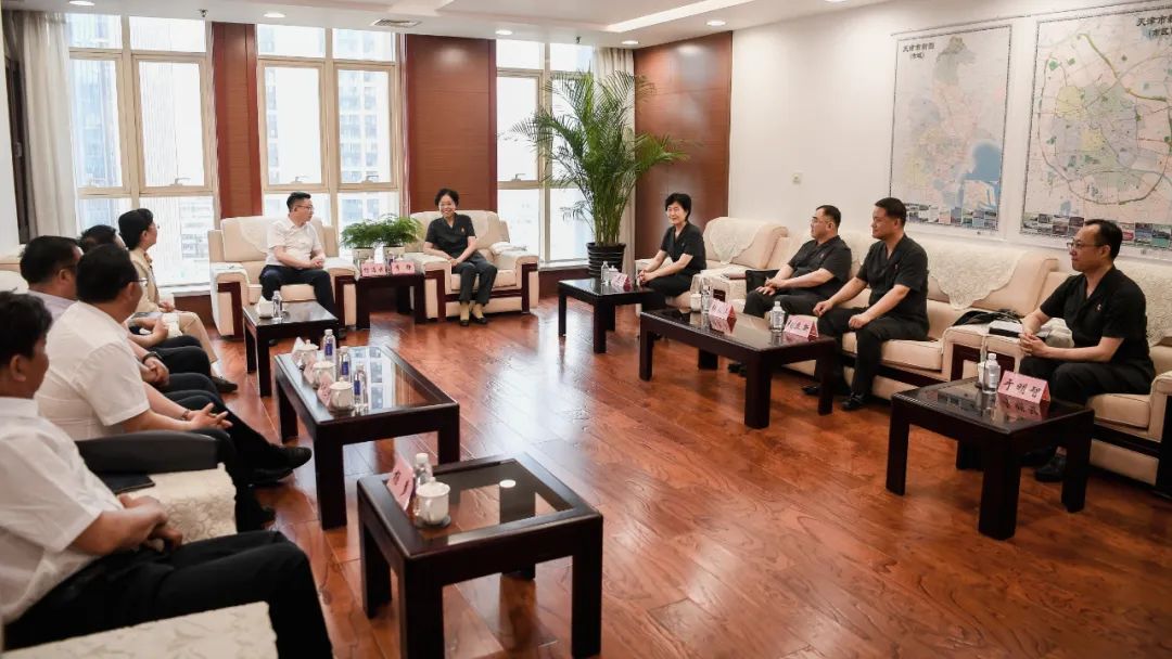 李静会见青海黄南中院院长杨海云一行