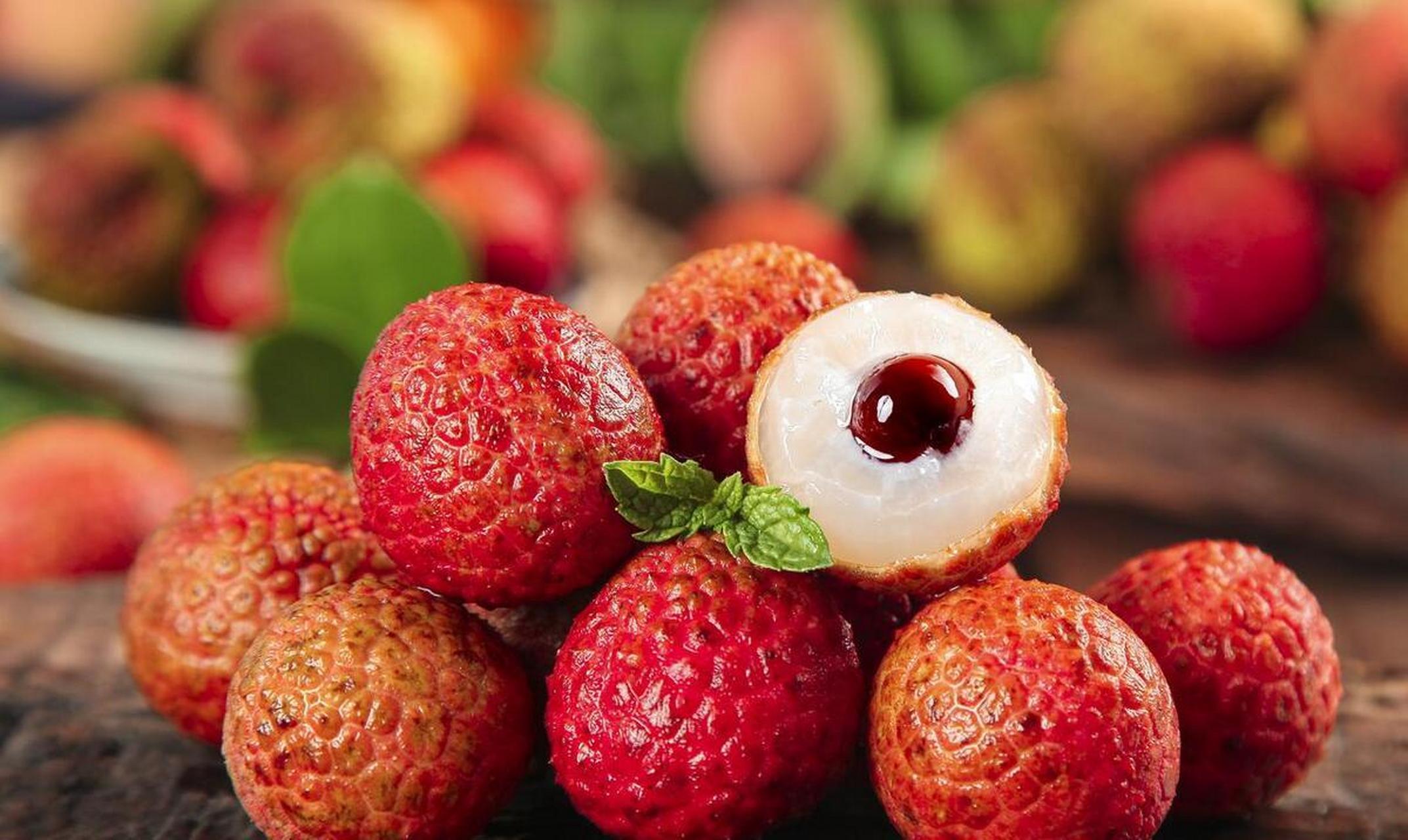 糖尿病人,不想血糖升高,这3种水果要少吃  1,荔枝  荔枝属于温热水果