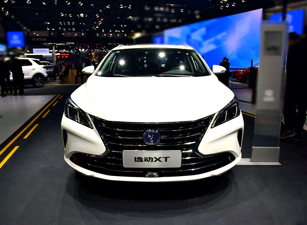 年轻人专属,长安逸动xt成最美两厢车