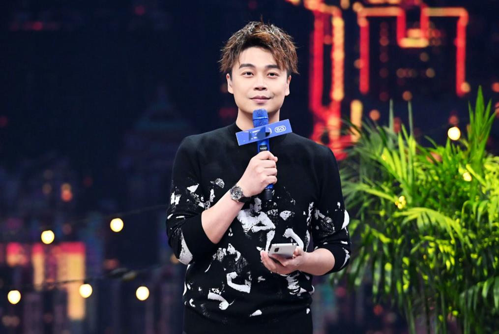 主持人沈涛升级当爸,粉丝隔空"送礼",齐刷刷记在沈腾贾玲账上