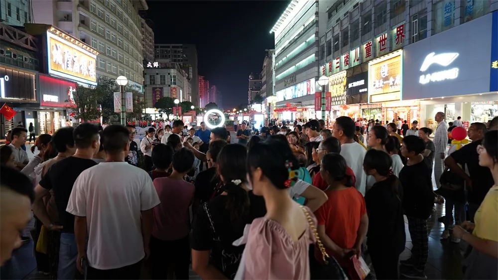 姜堰步行街成"网红"直播一条街,有你认识的吗?