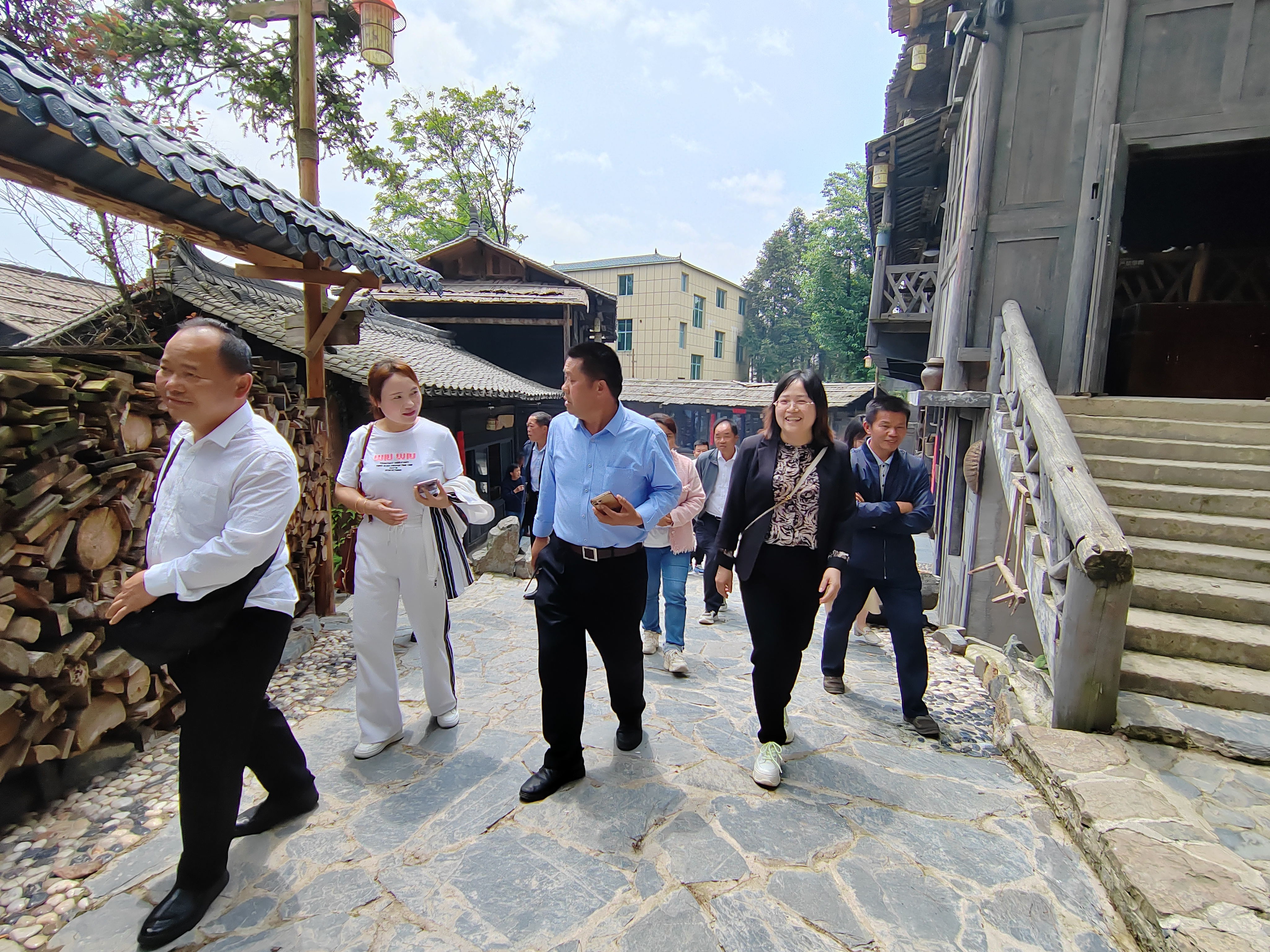 丹寨县龙泉镇:提升能力助履职 人大代表促振兴——龙泉镇举办第九届