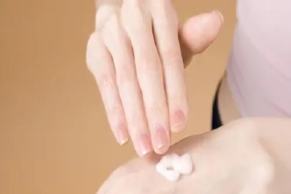 好皮肤还用擦身体乳吗（身体乳用来擦脸了会怎么样）