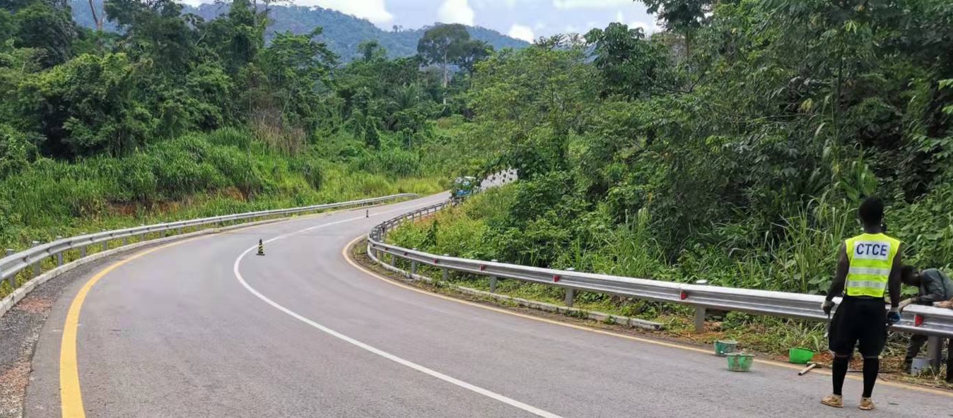 中企承建的非洲"草原天路"全线竣工
